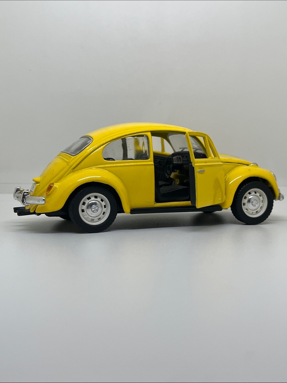 1967 Classic Volkswagen Yellow Beetle Toy Car - Picture 4 of 5